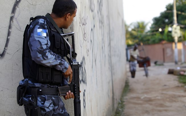 Ação Policial Simulada na Nova Holanda para Filme de Ficção