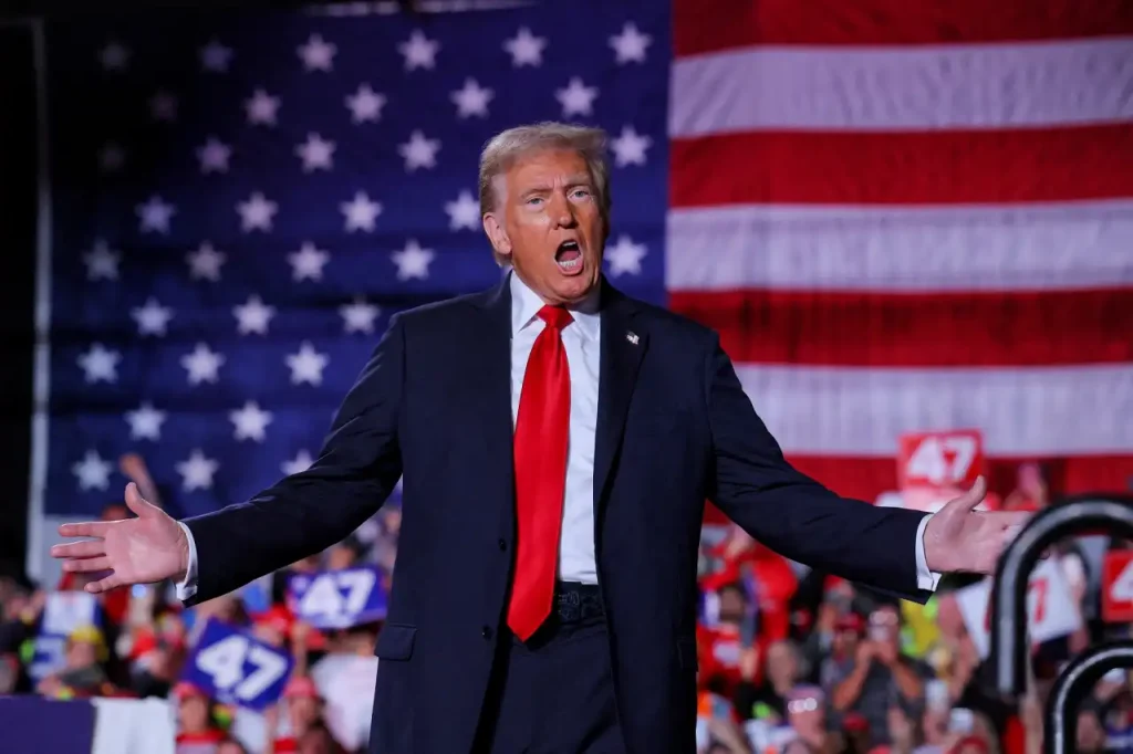 2024-11-06T113624Z_1849977188_RC2LWAARV764_RTRMADP_3_USA-ELECTION-TRUMP