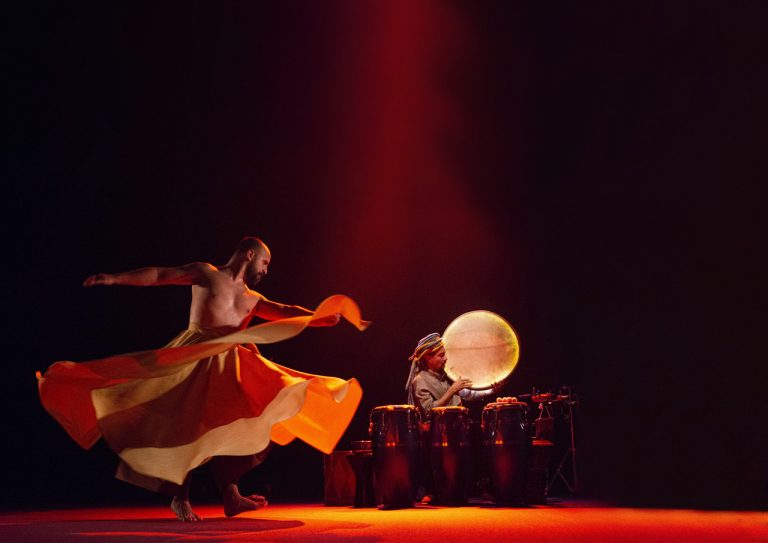 André Morais traz ao Sesc Copacabana peça inspirada em Mia Couto