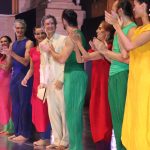 Bailarinos da Studio3 Cia. de Dança e Gabriel Braga Nunes