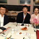 Sung Ho Kong Mateus Hoseok Son e Sophia Jung