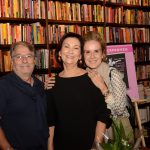 Ernane e Marcia Botafogo cercando Helena Marinho