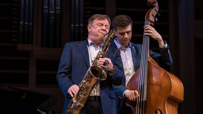 Igor Butman com violoncelista da MJO_Divulgação