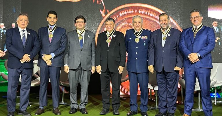 Lupi-recebe-medalha-Kofi-Annan-de-Frente-Parlamentar-do-Congresso-Nacional-1200x630