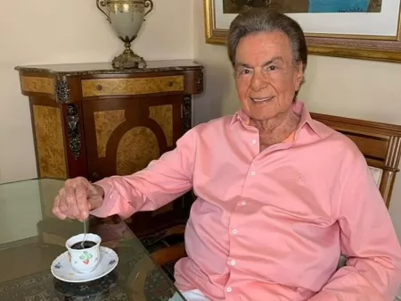 Morre o cantor Agnaldo Rayol aos 86 anos após queda em casa