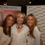 Ana Maria e Mercedes Masque cercando Bea Machado