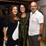 Roberta Damasceno entre os joalheiros Dani Cukierman e Dedé Eyer