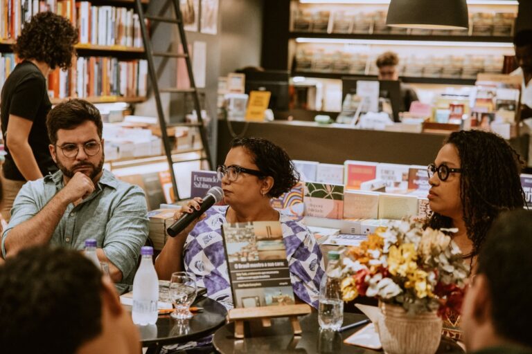Mesa debate Valmir Moratelli, Ana Paula Gonçalves e Renata Sofia (1)