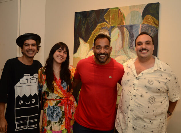 Os artistas Fogo, Vera Schueler e Rena Machado com o curador Fabricio Faccio
