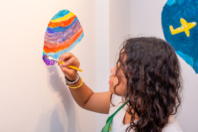 Exposição “Sonhos em cores” destaca sonhos de crianças no Pavão-Pavãozinho e Cantagalo