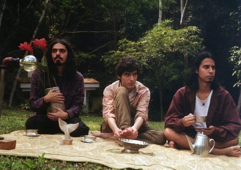 “Bom Jantar”: Manco Capac Mergulha na Psicodelia Sonora com EP Inspirado no Pop dos Anos 60