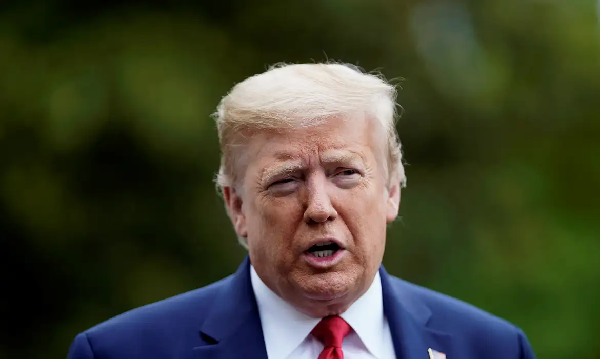 donald_trumpeuacasa_branca_em_washington1705200344