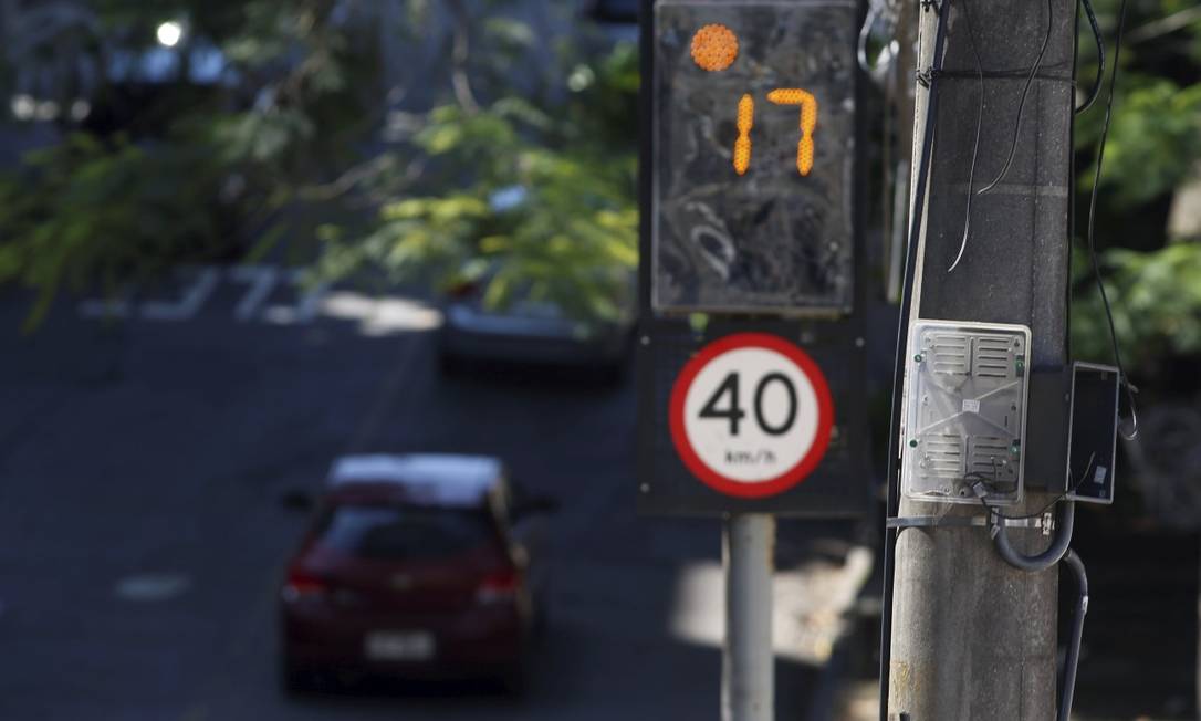 89760866_RI-Rio-de-Janeiro-RJ-25-09-2020Radar-de-velocidade-na-Rua-Marques-de-JacarepaguaZona-O