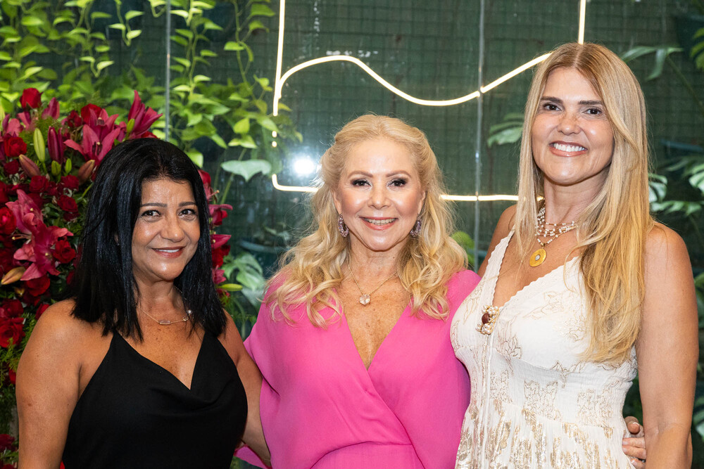 Catia Garrido entre Raquel França e Claudia Lobo