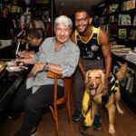 Joel Santana com Pedro Maia e o cão Marola