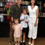 O casal Gustavo Reiz e Manuela Duarte com os filhos Miguel e Thor