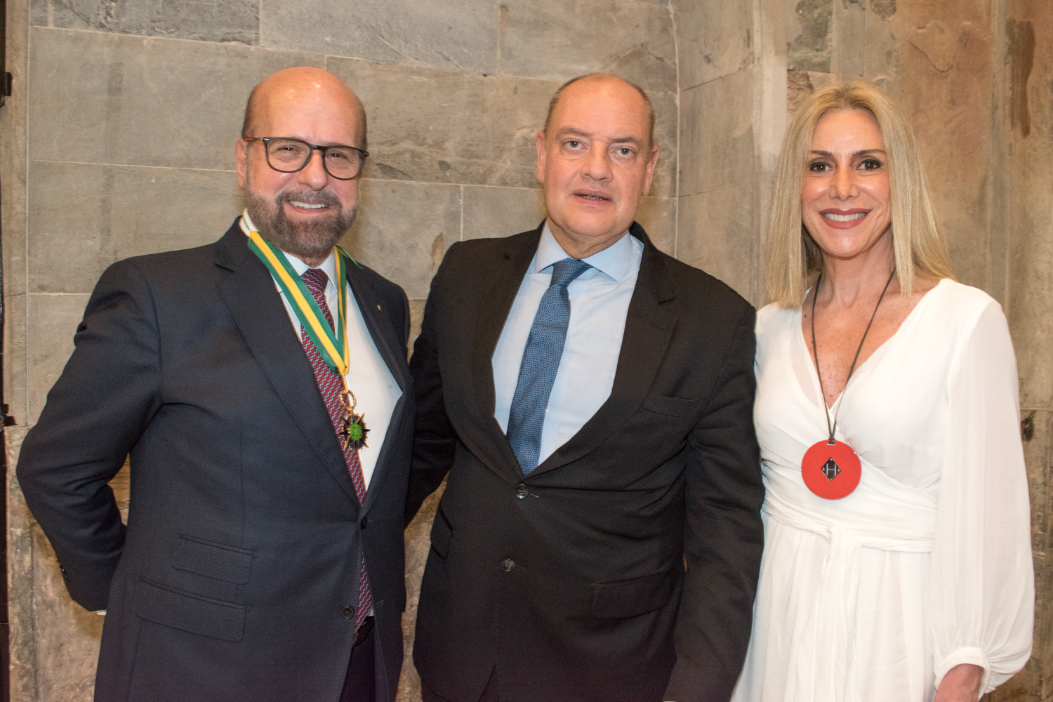 Des. Ricardo Couto, presidente do TJRJ,  entre Luiz Felipe e Isabela Francisco
