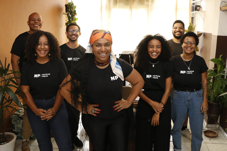 Thais e equipe do NP_foto de André Melo_02