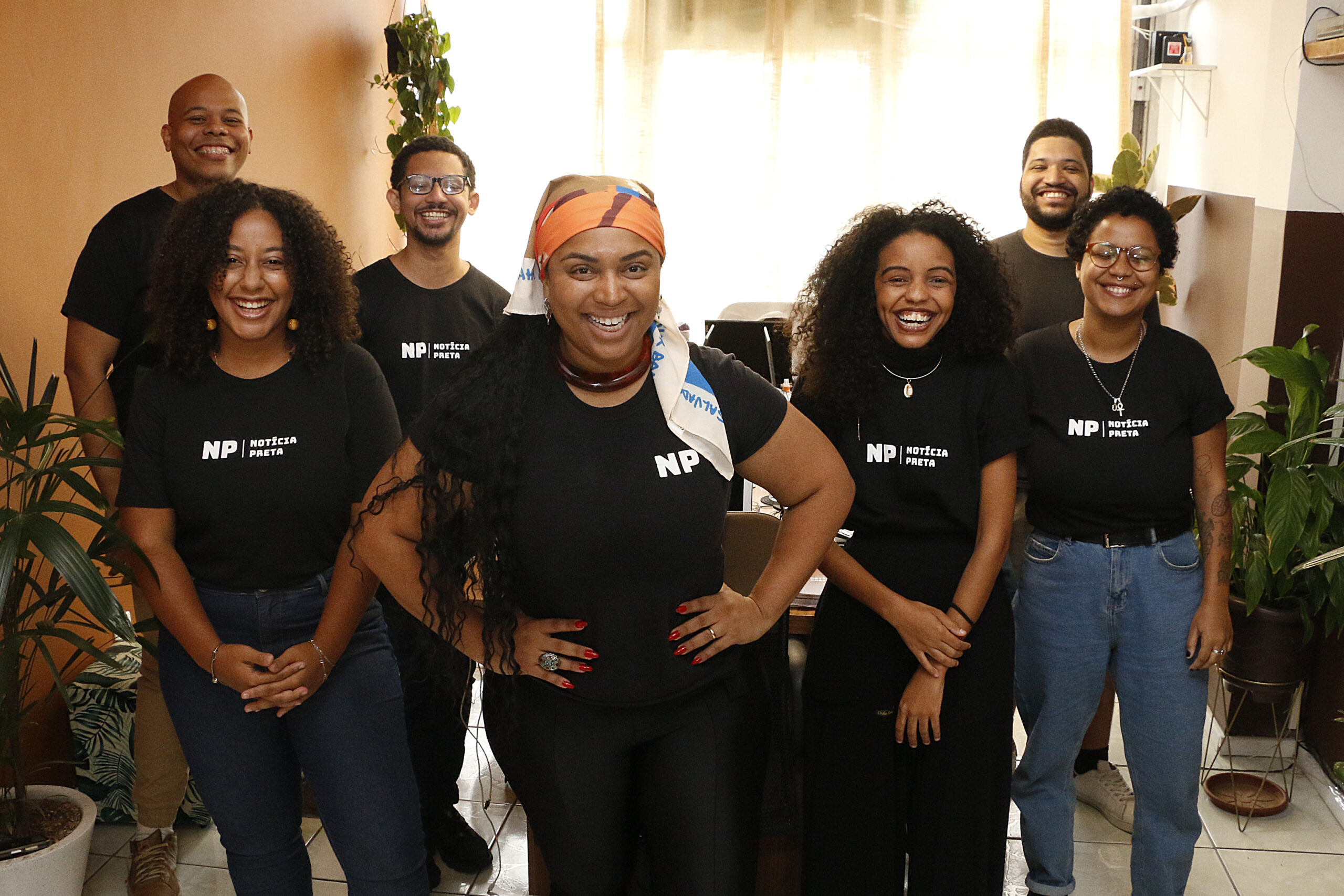 Thais e equipe do NP_foto de André Melo_02
