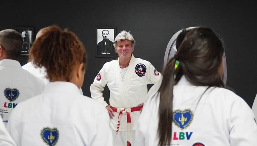 Ministro Luiz Fux dá aula de jiu-jitsu para crianças do Complexo da Maré.(Imagem Luccas ZappaláSTF)