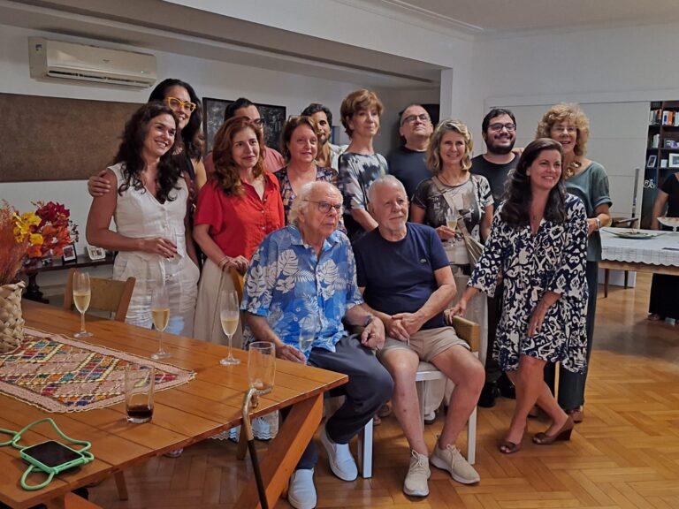 Em primeiro plano, Zelito e Nelson Motta