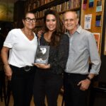 Fernanda Machado entre seus pais Alenice Arrias Machado e Joaquim Fernando Machado