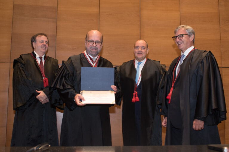 Homenageado já condecorado ao lado dos Desembargadores Luiz Eduardo Canabarro, Ricardo Couto de Castro(Pres. TJ) e Henrique Carlos Figueira