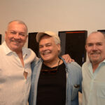 Magno Salgueiro e Carlos Hansen cercando Kakati Paiva