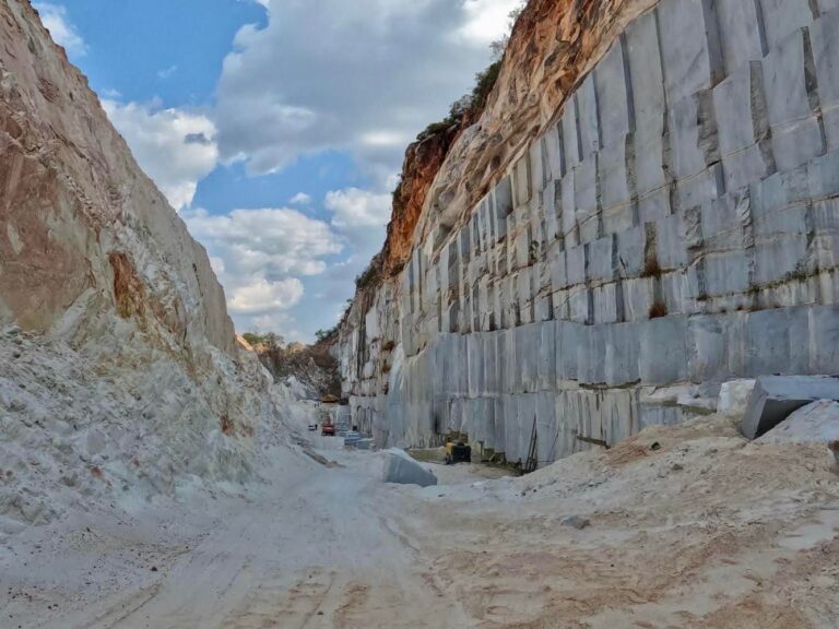 02ddbc63-3dfb-441e-a9ff-1ae3035f4240