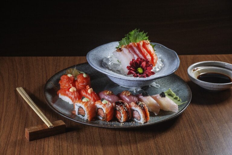 FOTO TAIKIN SUSHI Combinado 16 peças MENU PLUS