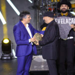 João Bosco recebe o prêmio