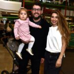 Rodrigo Suricato e Paula Costa com a filha Maria