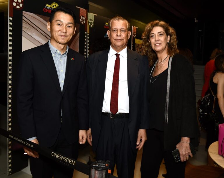 Mr. Jing Yanhui, Roberto Carneiro e Patricia Aguiar