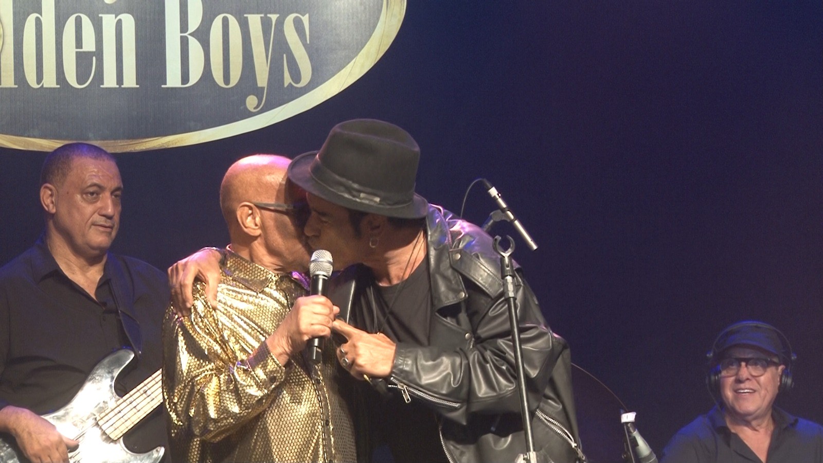 Ronaldo dos Golden Boys se apresentou em Nova Iguaçu com participação de Elymar Santos