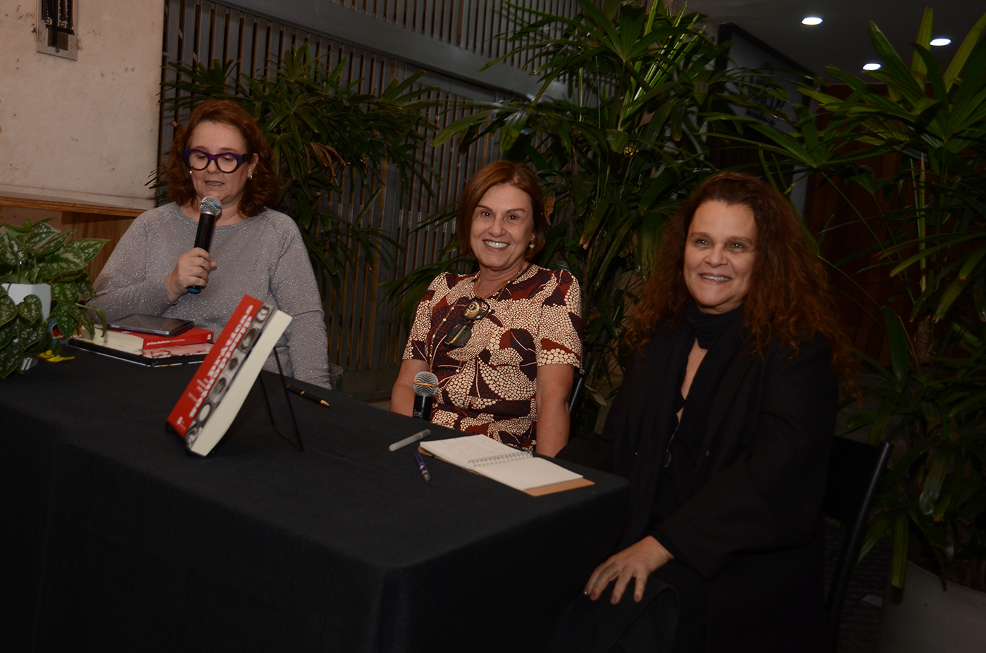As palestrantes Camila Perlingeiro, Claudia Calirman e Katia Maciel