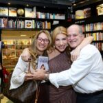 Sara Singer entre Ana Claudia Costa e Carlos Rossi