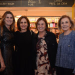Danielle, Andrea e Claudia com sua mãe Loris Calirman