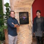 Marco Figueiredo(artista plastico) e Bia Sampaio(produtora executiva)