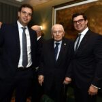 O senador Bernardo Cabral entre Pedro e Raphael de Carvalho e Castro