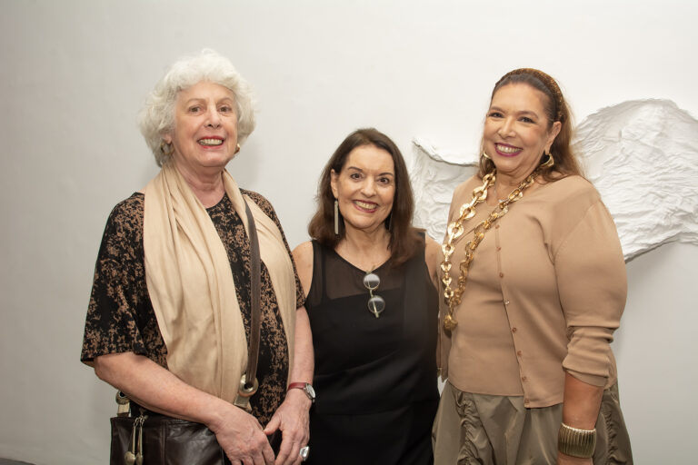 Marilou Winograd encanta convidados na Galeria Cândido Mendes