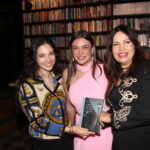 Isadora Ribeiro e a filha Valentine com Helo Garret