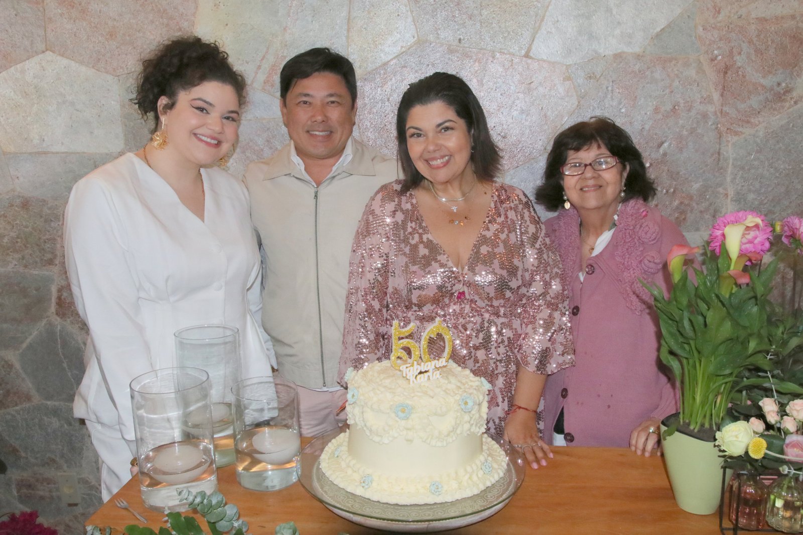 Laura Simoes, Alexandre Sumida(namorado de Fabiana) Fabiana Karla Maria Clarice(mae de Fabiana)