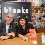 Os escritores Alexandre DaCosta e Dora de Assis no lançamento duplo de seus livros