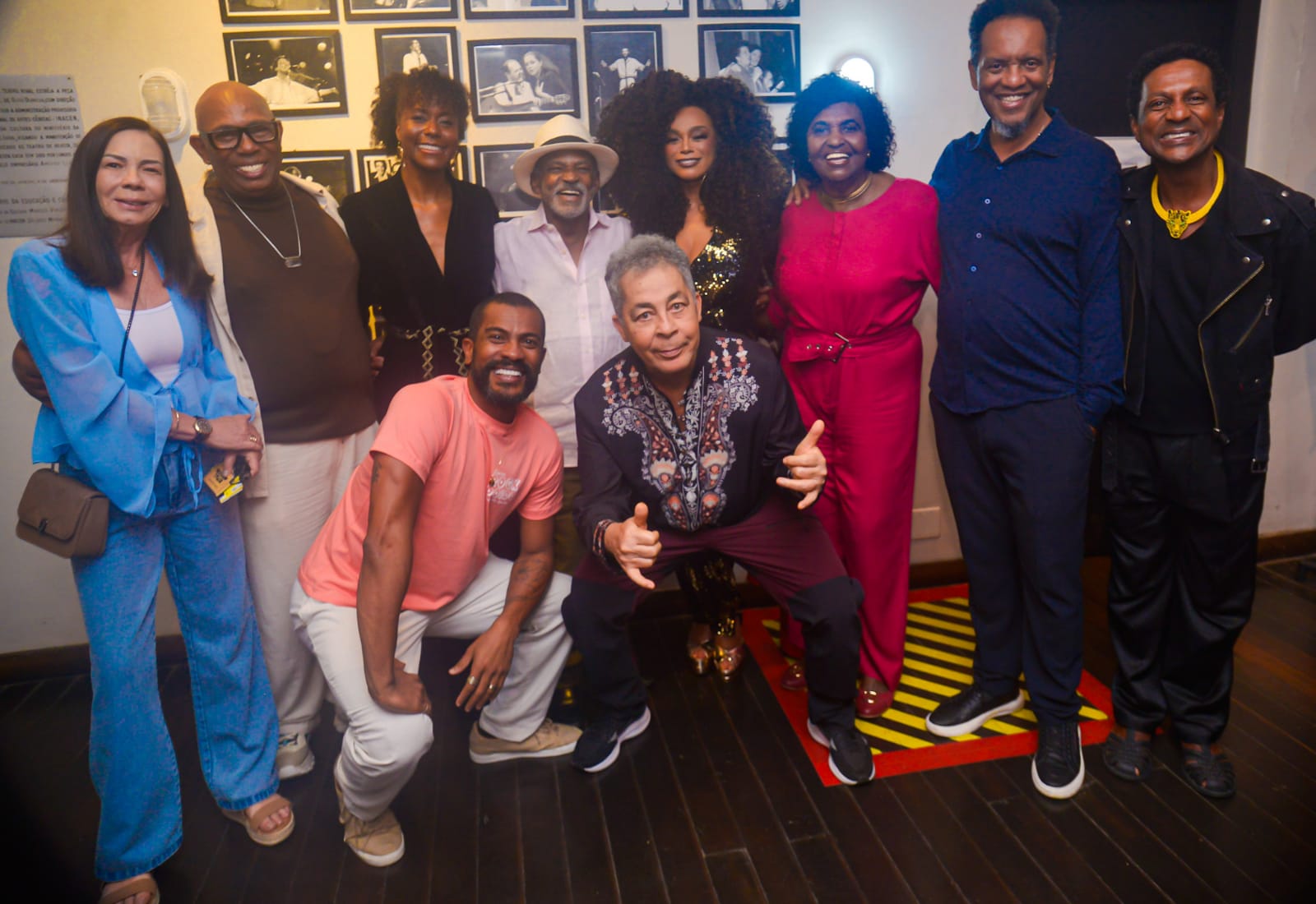 Paula Lima brilha no palco do Teatro Rival Petrobras em homenagem a Rita Lee.