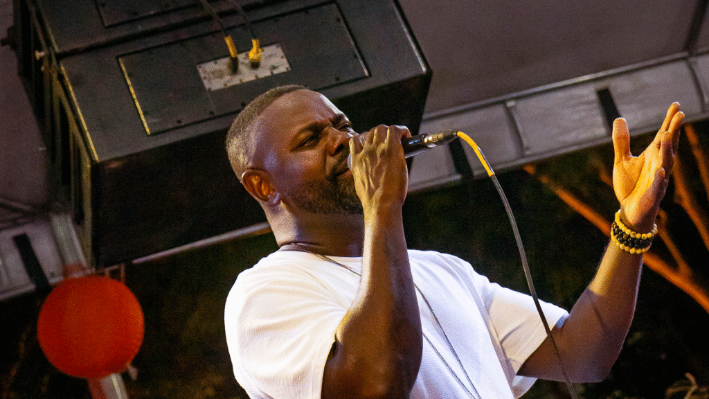 Com tributo ao Arlindo Cruz, a roda de samba Balaio Bom leva a boa música ao Méier, no Imperator (Créditos_ Reprodução_Funarj)