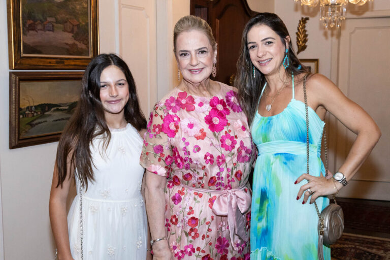 Cristina Aboim entre filha Laura e neta Isabela-2