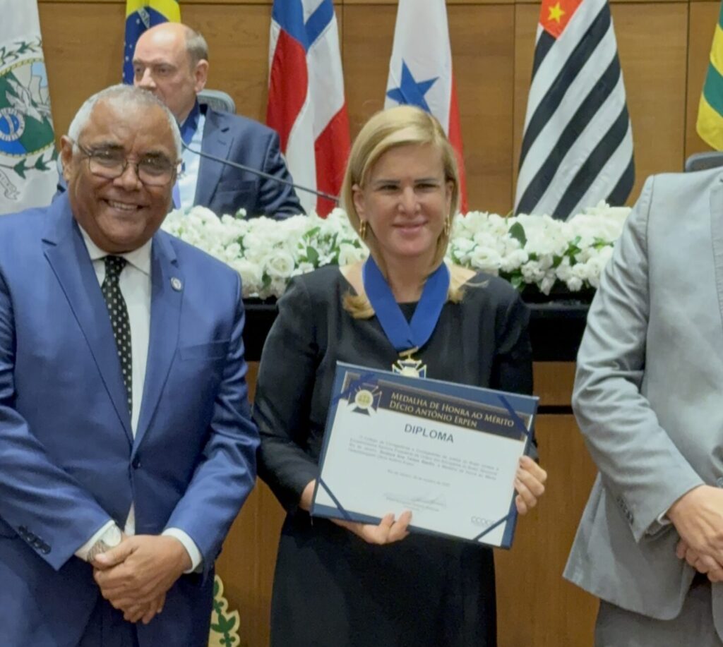 a_presidente_da_oabrj_ana_tereza_basilio_foi_condecorada_pelo_colegio_de_corregedoras_e_corregedores-gerais_dos_tribunais_de_justica_com_a_medalha_de_honra_ao_merito_desembargador_decio_erpen_4