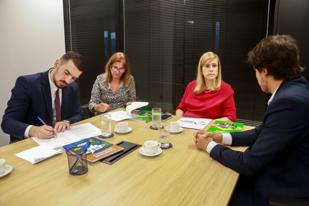 oabrj_vai_a_escola_firma_parceria_com_a_rede_nacional_de_educacao_para_fomentar_a_educacao_para_a_cidadania_nas_escolas_de_todo_o_estado_do_rio_de_janeiro_4