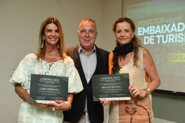 Bayard Boiteux com as Embaixadoras Carla Pimentel e Priscila Bentes