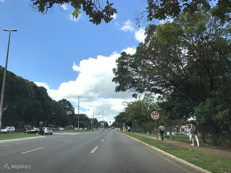 Avenida_L2_Sul,_Brasília,_DF,_Brasil